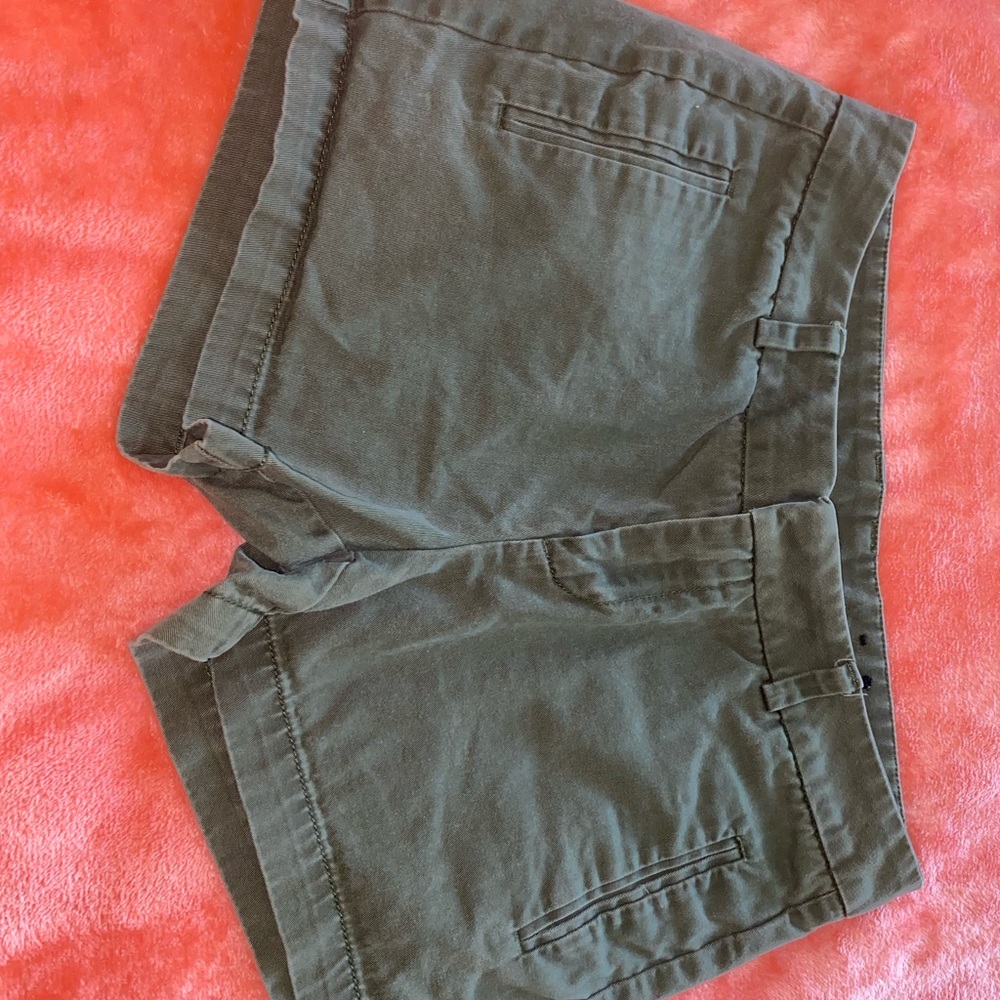 Stylus / army green shorts